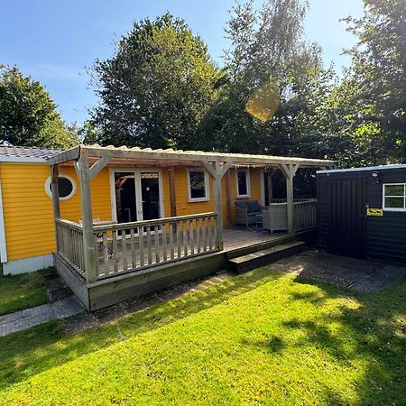 Ruime 5-Persoons Chalet Aan Het Bergumermeer Suameer Zewnętrze zdjęcie