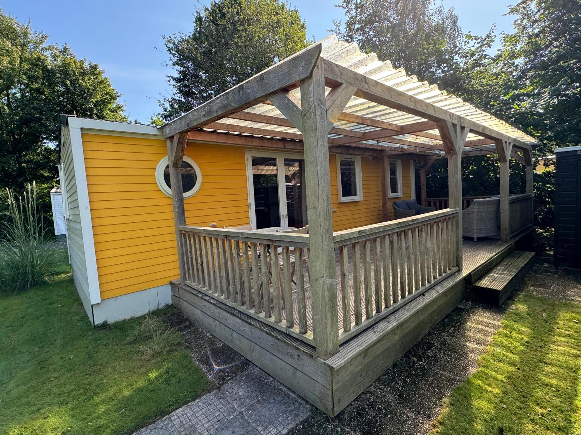 Ruime 5-Persoons Chalet Aan Het Bergumermeer Suameer Zewnętrze zdjęcie